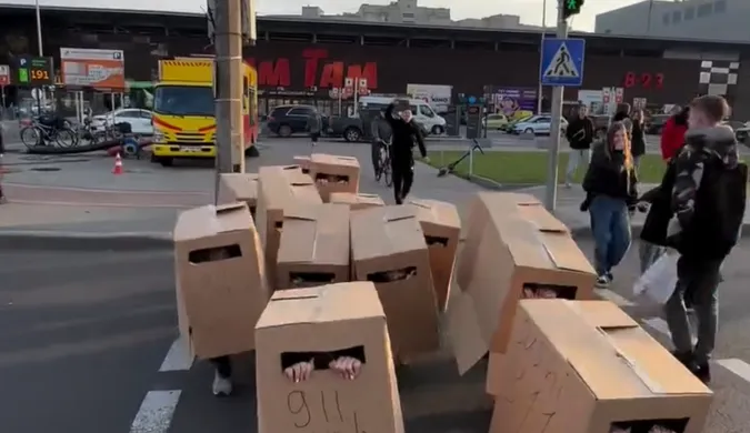 На «ПортCity» у Луцьку «напала» армія людей в коробках (відео)