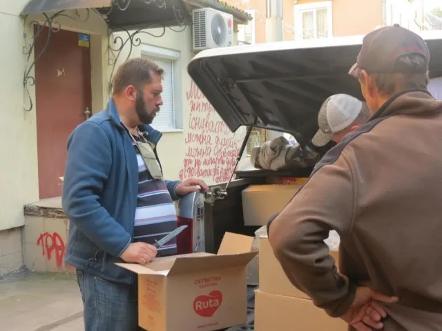 Волинські волонтери повезли бійцям АТО продукти та інші речі