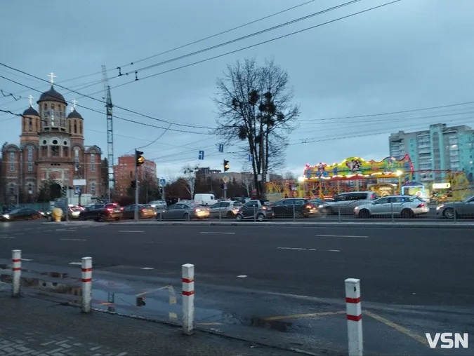 У Луцьку біля ПортCity не працюють світлофори – вже сталася ДТП (фото)