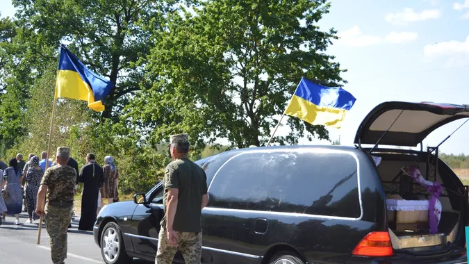 Не витримало серце: у Любешеві провели в останню дорогу 58-річного захисника Степана Смаля (фото)