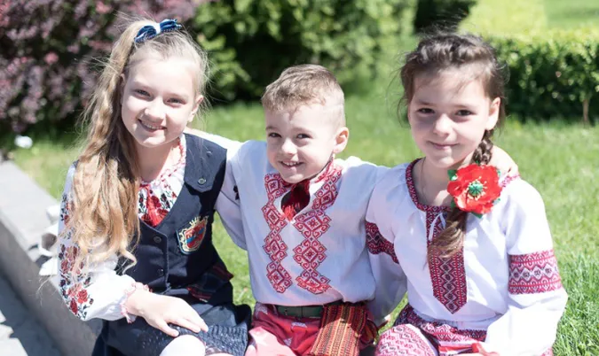 У Луцьку соціально незахищеним дітям подарували вишиванки та верхній одяг (фото)
