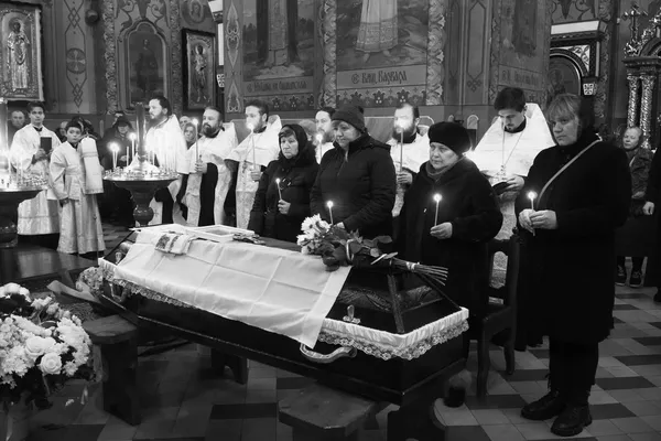 У Володимирі попрощалися із 34-річним воїном Віктором Ткачуком (фото)