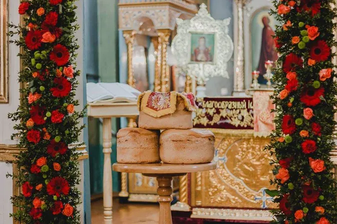 Церковна флористика: лучанка розповіла про квіти для Бога
