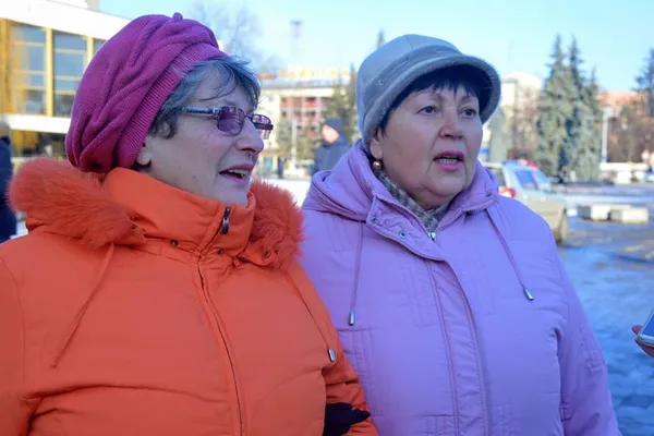 Чи подобається лучанам головна ялинка міста?