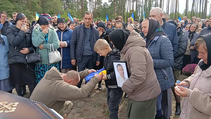 У громаді на Волині попрощалися із бійцем Віктором Карпуком (фото)