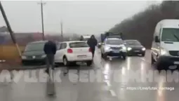 Рух ускладнений: у Рованцях на Об'їзній сталася аварія (відео)