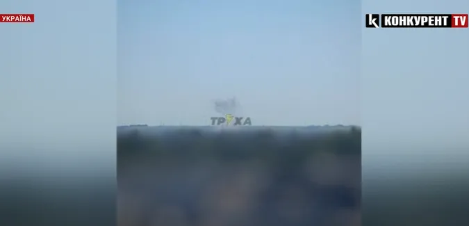 Вибухи у Дніпрі: уламки ракет впали на будинки (відео)