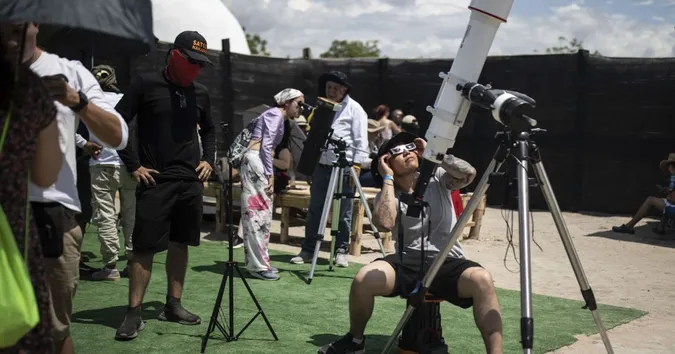 Чоловік хотів подивитися на затемнення і зіпсував собі зір: у чому була проблема