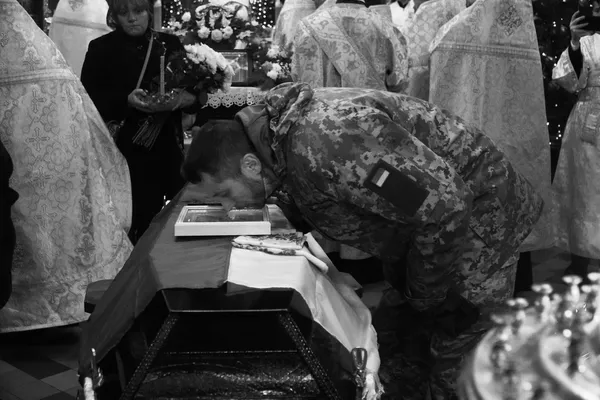 У Володимирі попрощалися із 34-річним воїном Віктором Ткачуком (фото)