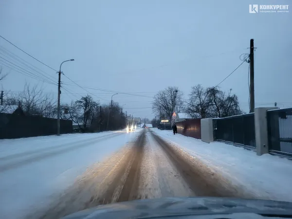 Не добрий ранок у Луцьку: на дорогах – каша, комунальної техніки не видно (фото, відео)