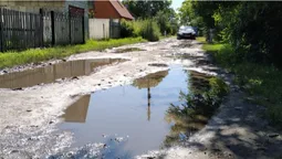 У Ківерцях через калюжі хочуть заборони в’їзд на вулицю (фото, відео)