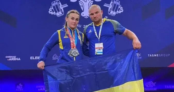 Юним «зіркам» важкої атлетики з Волині подарували планшети з нагоди Дня спорту (фото)