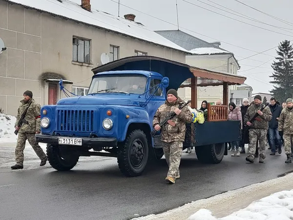 У Луцькому районі прощались із загиблим захисником Дмитром Стасем (фото)