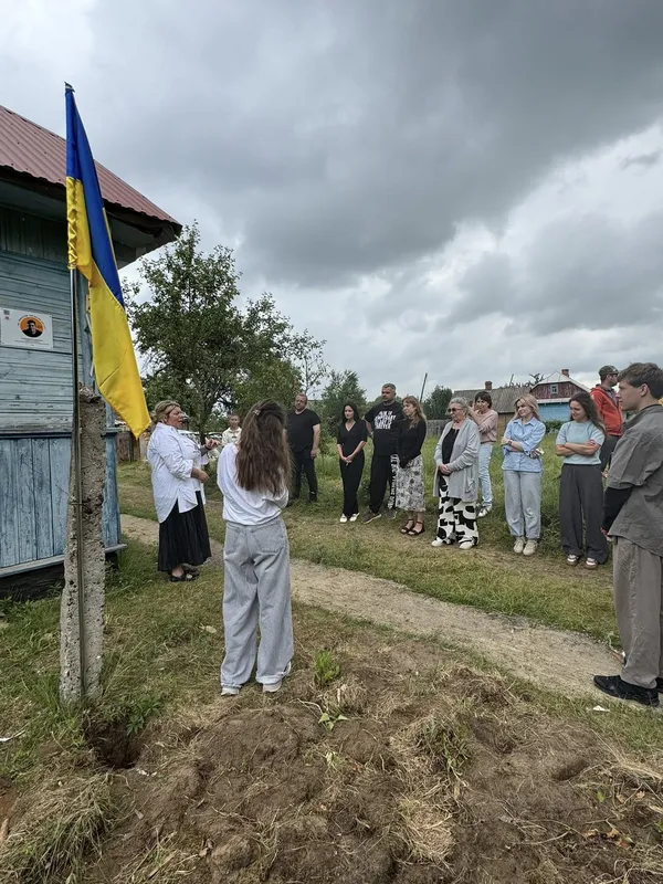 У пам'ять про сина: відома луцька художниця перетворила стару хату на артрезиденцію