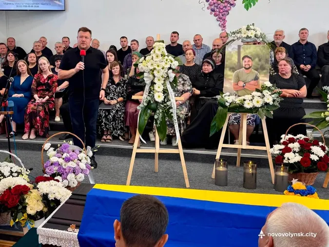Назавжди 30: на Волині попрощалися із Героєм Миколою Мурмилем (фото)
