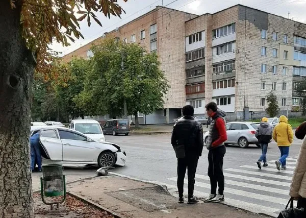 Аварія у Луцьку: іномарка влетіла у маршрутку (фото)