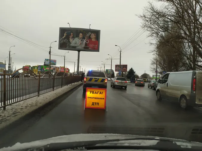 У Луцьку біля «Там Таму» сталася аварія: рух ускладнений (фото)