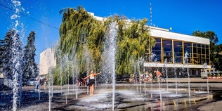 Лучан рятуватимуть від спеки фонтанами: змінили графік роботи водограїв