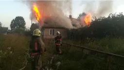 На Волині під ранок палав житловий будинок – гасили дві години (фото)
