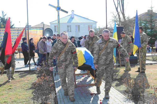 Сам виховував сина: Волинь попрощалася з воїном Іваном Шваївським (фото)