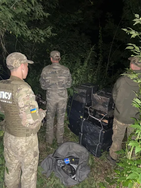 На Любомльщині «на гарячому» затримали двох контрабандистів з човном (фото)