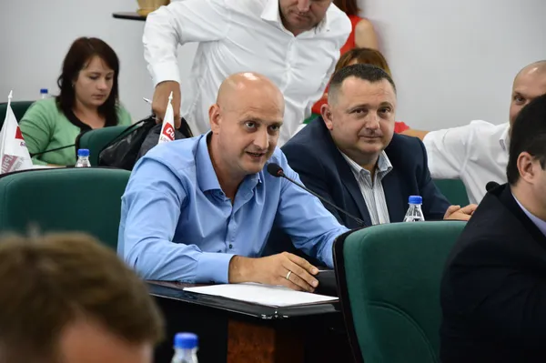 Євген Ткачук пропонує розпустити раду вже і зараз...