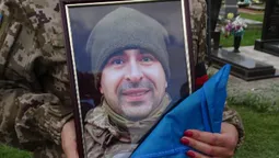 Вважався зниклим безвісти: на Волині попрощалися з воїном Михайлом Ткачуком (фото)