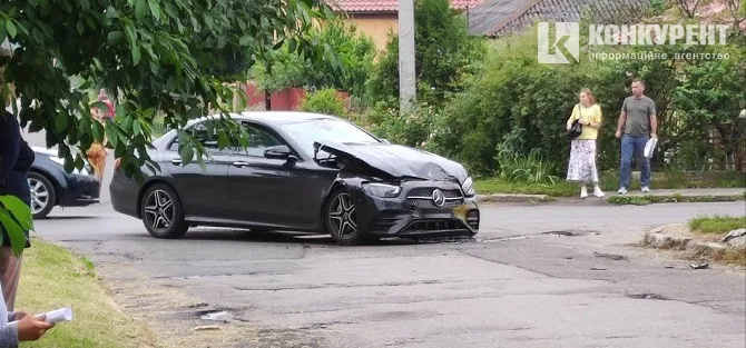 У Луцьку Mercedes протаранив авто газової служби (фото)