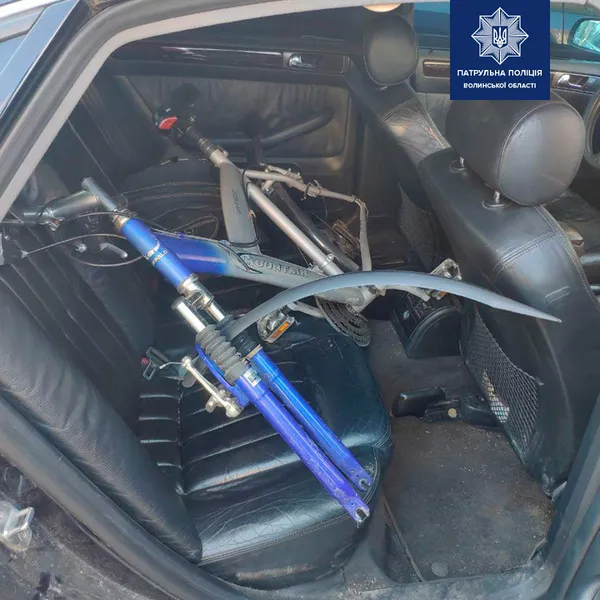 Пошкодив п'ять автівок і хотів утекти: в Луцьку зловили п'яного водія (фото)