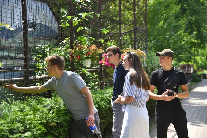 Маленькі відвідувачі Луцького зоопарку потрапили в об'єктиви камер (фото)