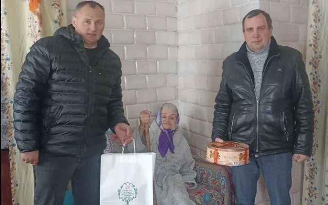 Віддала школі 47 років: на Волині довгожителька відзначила поважний день народження
