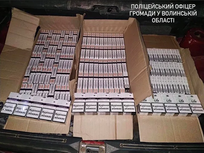 В машині волинянина знайшли три ящики сигарет з «липовими» марками
