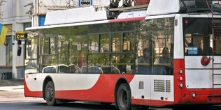 У центрі Луцька обірвалася мережа – рух тролейбусів зупинився
