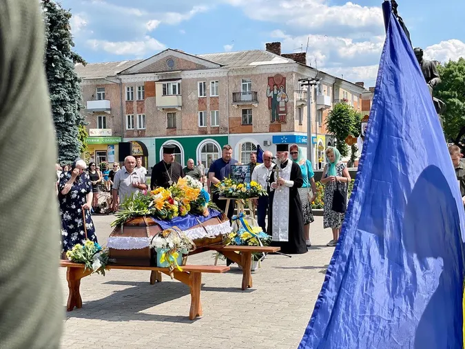 У Нововолинську прощалися з Героєм Олександром Лисицею (фото)