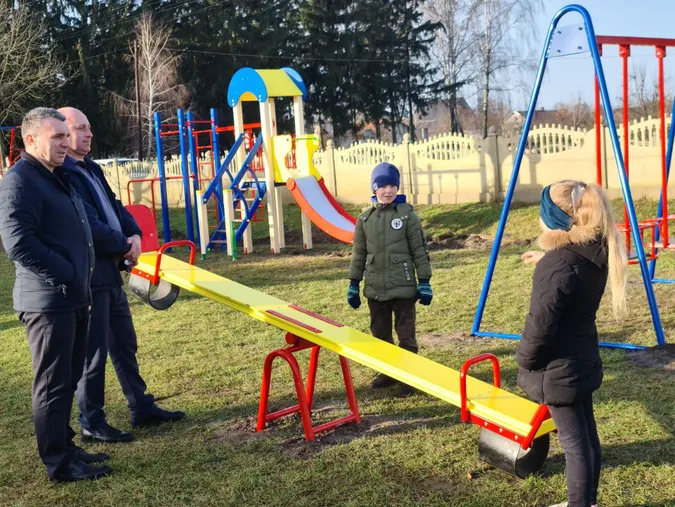 У Піддубцях за кошти інвестора встановили новий ігровий комплекс (фото)