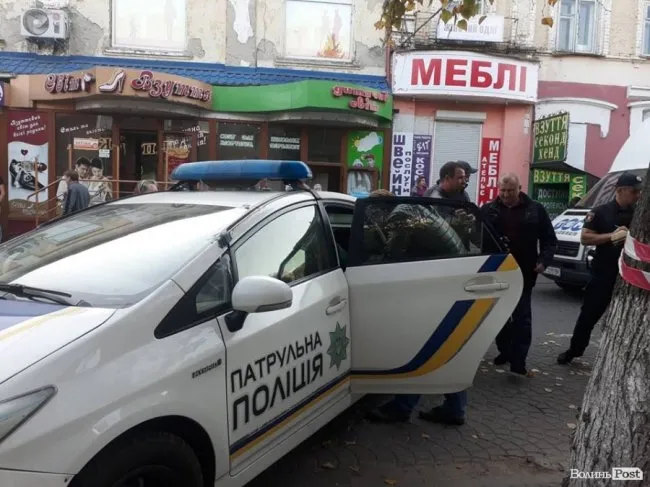 Серед білого дня у Луцьку чоловік хотів «обчистити» ломбард 