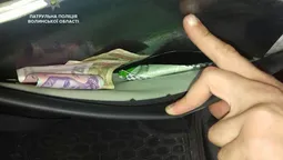 Киянин за 400 гривень хотів "відмазатися" від волинських патрульних (фото)