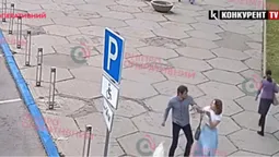 У Дніпрі неадекват за 10 хвилин побив трьох жінок (відео)