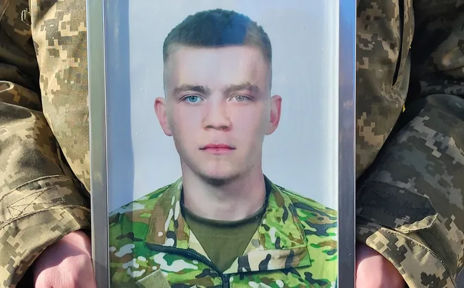 Йому б ще жити й жити: у Ковелі попрощалася із 22-річним воїном Назаром Кіперчуком (фото)