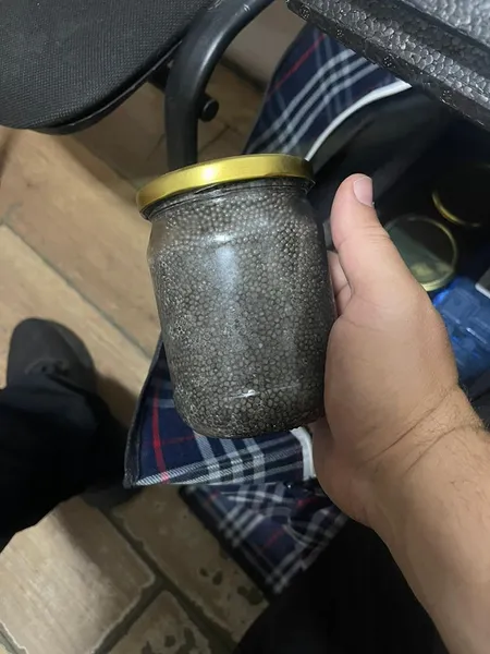 У волинянина на кордоні забрали 15 кілограмів осетрової ікри (фото)