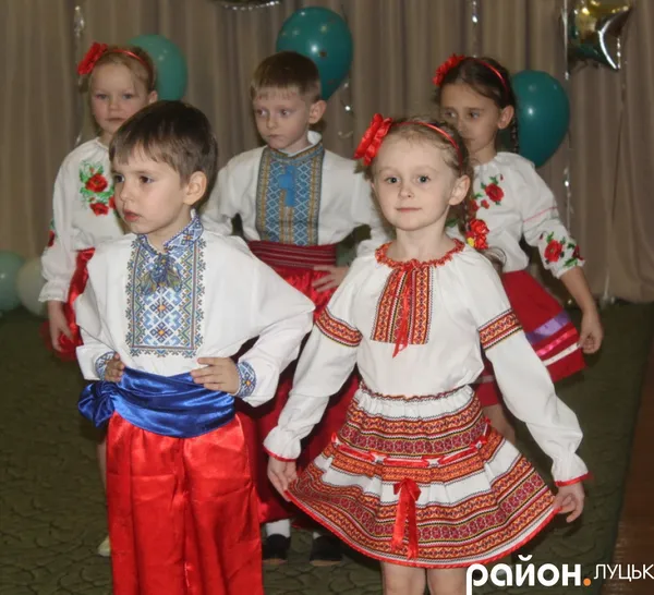 Українки й україночки садочка на Вороніхіна