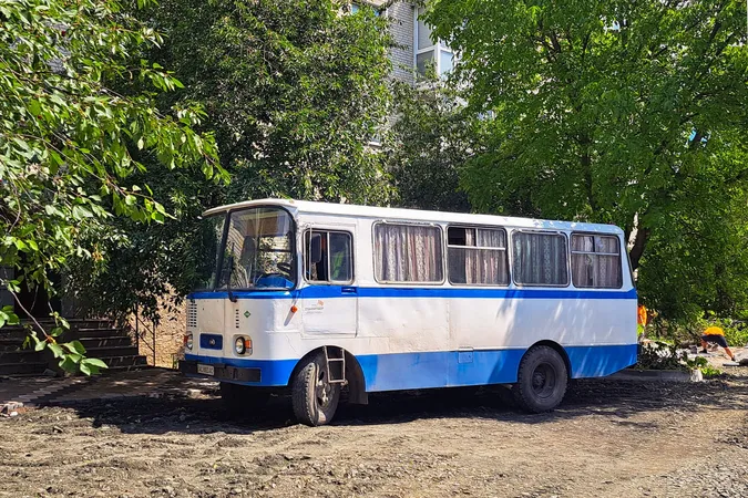Луцьком досі їздить раритетний синій «таджик» (фото)