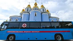 Епіфаній освятив автобуси для евакуації поранених, які придбали волиняни (фото)