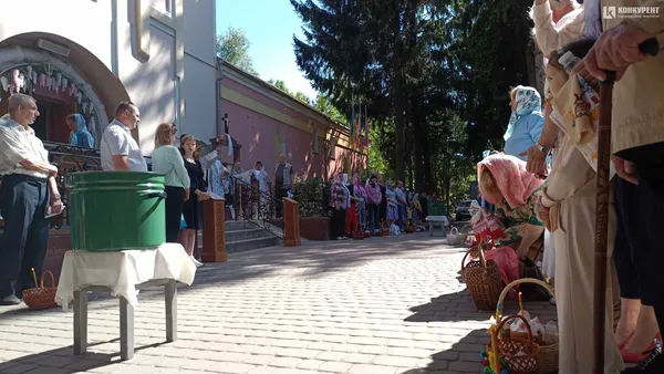 У Луцьку розпочали освячувати великодні кошики (фото)