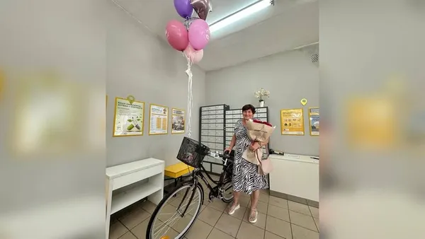 Працює 17 років: у Луцьку листоноша відчуває себе «вундеркіндом» (відео)