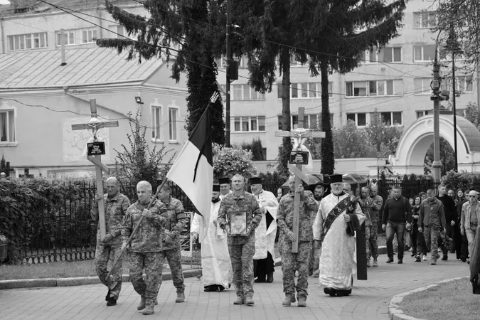 Луцьк попрощався з мужніми воїнами Олександром Чирком та Назаром Новосадом
