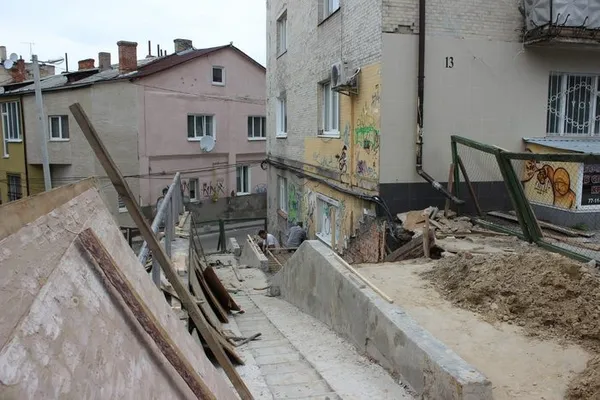 У центрі Луцька почали ремонтувати вулицю (фото)