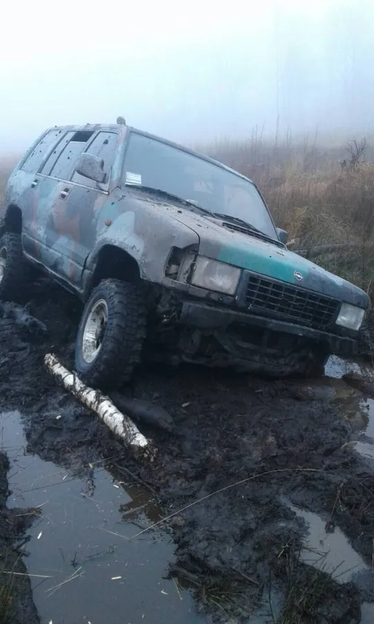 На Волині джип браконьєрів застряг у багнюці (фото)