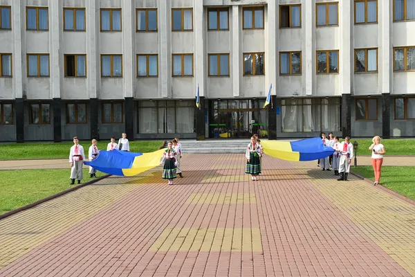 Facebook у синьо-жовтих стягах: волиняни вітають з Днем Державного Прапора (фото)