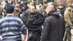 Під Офісом Президента чоловік підпалив себе (ФОТО, ВІДЕО)
